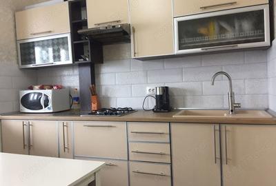 Apartament cu 3 camere decomandat în Badea Cârțan - 4