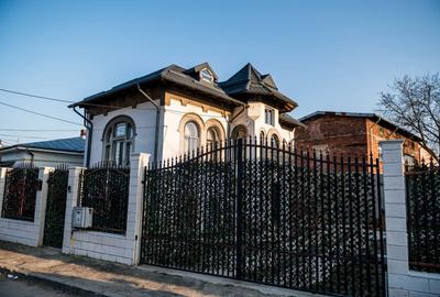 Casă cu 4 camere cu Teren 290 Mp în Central - 1