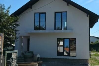 Casa noua, P+M, 4 camere, terasa, teren 500 m2, central, Cornu - 1