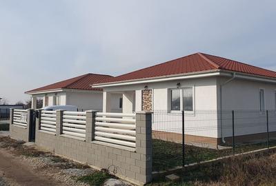 Casa dintre lacuri, Crevedia, cartier nou. - 2