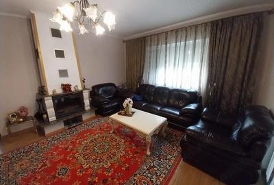 Casă cu Teren 4200 Mp în Livezi - 1