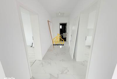 Casă cu 4 camere în Olteni