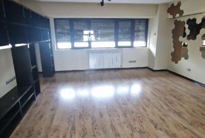 Apartament cu 4 camere decomandat în Central - 1