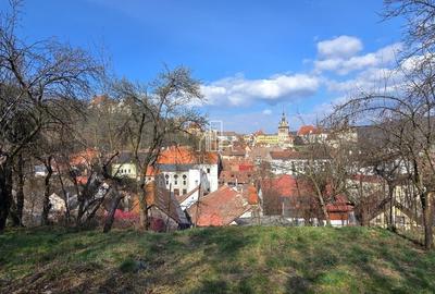 Casă individuală cu 13 camere cu Canalizare în Central - 24