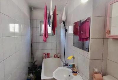 Apartament cu 3 camere semidecomandat în Nufărul
