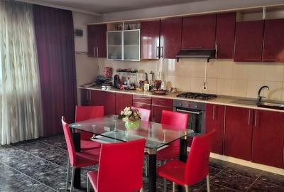 Casă cu 8 camere cu Canalizare în Garoafa - 3