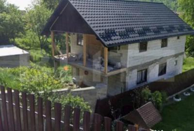 Casă cu 5 camere cu Teren 600 Mp în Central - 1