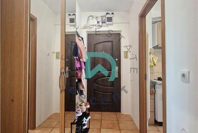 Apartament cu 2 camere semidecomandat în Tractorul - 8