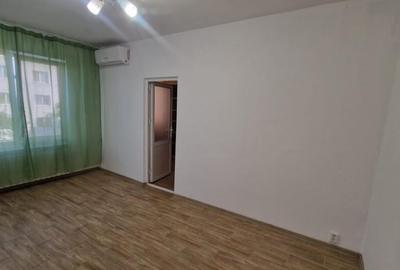 Apartament cu 3 camere semidecomandat în 23 August - 2