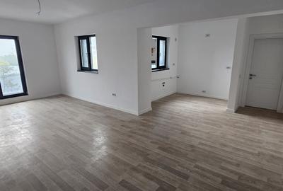 Bloc nou , Apartament de 2 camere , 2 balcoane - 4