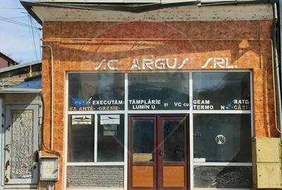 Casa cu 3 camere de vanzare in zona Pia?a Centrala