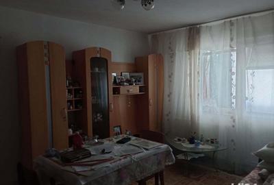 Vanzare apartament 2 camere Zarnesti - 1