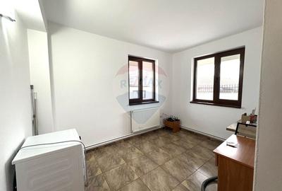 Casă / Vilă cu 5 camere de închiriat în zona Palazu Mare - 17