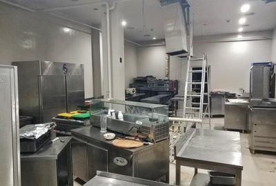 Spațiu comercial, de 975 mp, în Central - 6