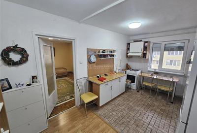 Apartament cu 3 camere decomandat în Micro II - 16