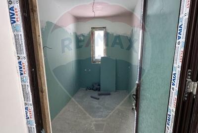 Casă cu 6 camere cu Teren 2952 Mp în Colceag - 11