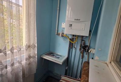 Apartament cu 3 camere semidecomandat în Vasile Alecsandri