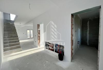Duplex cu 4 camere cu Canalizare în Moșnița Nouă - 3