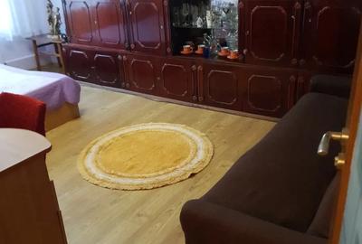 De vAnzare apartament cu 3 camere decomandat - 1