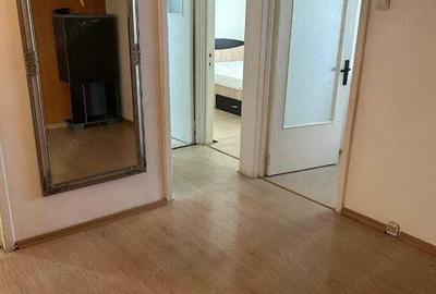 Apartament cu 3 camere decomandat în Astra
