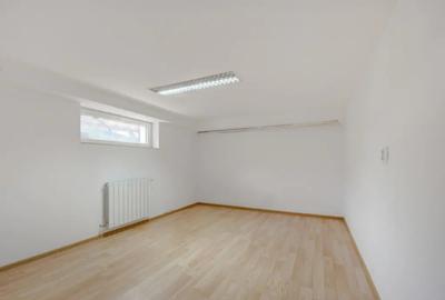 Casă cu 7 camere cu Canalizare în Militari - 2