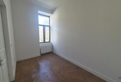 Apartament cu 3 camere semidecomandat în Central - 4