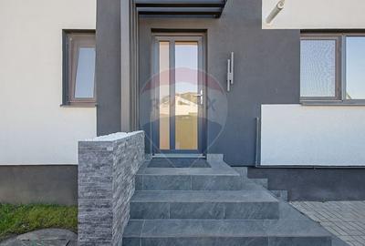 Casă individuală cu 4 camere cu Garaj în Tărlungeni - 1