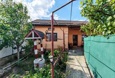 Casă individuală cu 3 camere cu Canalizare în Micro 3 - 1