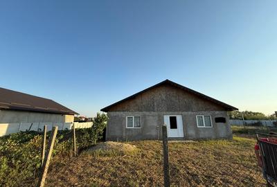 Casa la rosu, teren 900 mp, zona linistita - 1