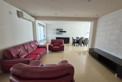 Casă individuală cu 6 camere cu Canalizare în Berceni