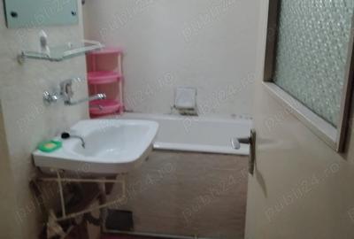 Vand apartament 2 camere Deva str Duiliu Zamfirescu pre? 5200 euro.
