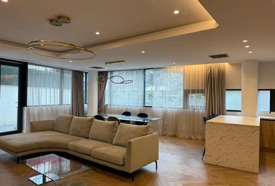 Apartament cu 3 camere semidecomandat în Herăstrău