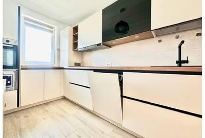 Apartament cu 3 camere decomandat în Tractorul - 4