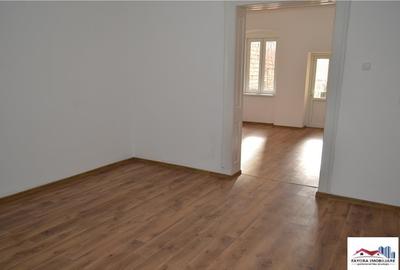 Spatiu Comercial de Inchiriat in Zona Centrala - 1