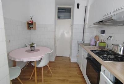 3 camere - zona Han - etaj 3/4 - decomandat - 63 mp - balcon