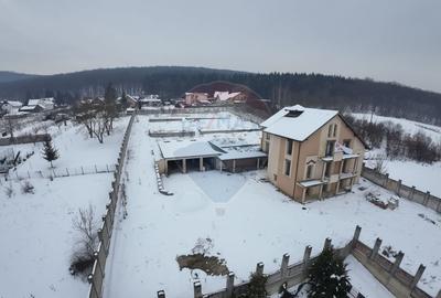 Casă cu 7 camere cu Teren 3700 Mp în Ivănești - 3