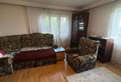 Casă de vânzare - Str. Victoriei, zona Sto - 2