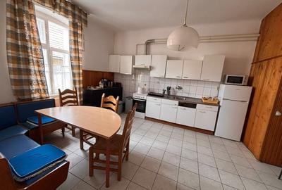 Apartament 3,5 camere,100mp, etaj 1-strada Postavarului - 9