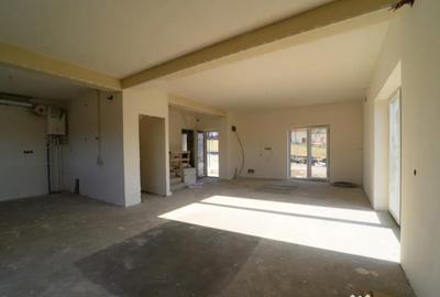 Casă cu 4 camere cu Teren 235 Mp în Central - 2