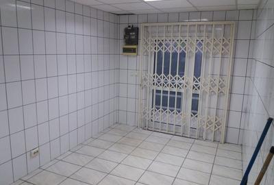 Spațiu comercial, de 60 mp, în Central - 4