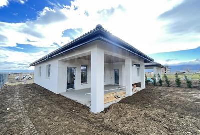 Duplex cu 3 camere cu Canalizare în Cristian - 2