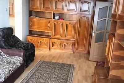 Apartament cu 2 camere semidecomandat în Podu Roș
