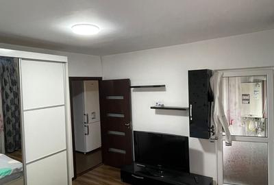 Garsonieră decomandată în - 2