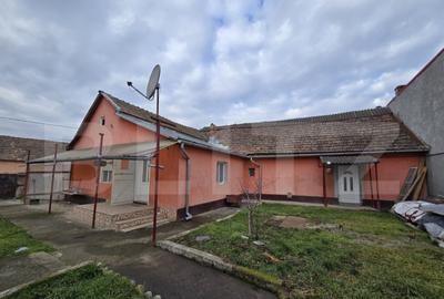 Casa cu 5 camere ?i teren de 461 mp, zona Poiana - 13