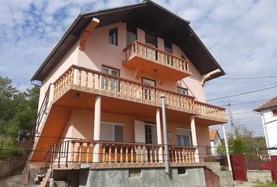 Casă cu 6 camere cu Teren 383 Mp în Central - 10