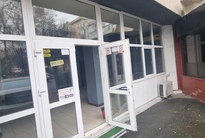 Spațiu comercial, de 50 mp, în Central - 3