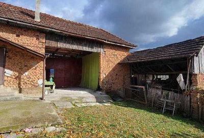 Casă cu 3 camere semidecomandat cu Teren 115 Mp în Cermei - 1