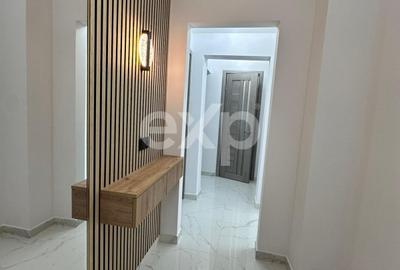 Apartament cu 3 camere semidecomandat, mobilat în Micro 8 - 8