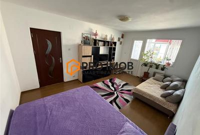 Apartament cu 2 camere decomandat, mobilat în Micro 5