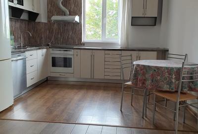 Apartament cu 4 camere decomandat în Central